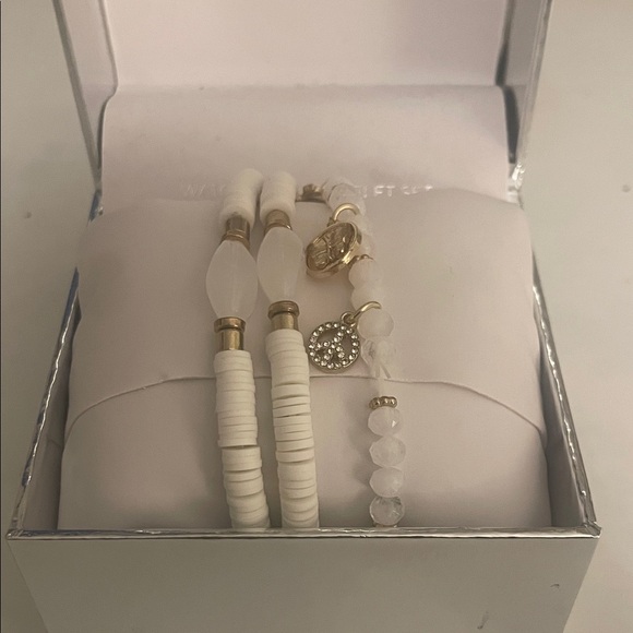 American Exchange White Beaded Stretch Bracelet Set Gold Accents - Picture 2 of 3